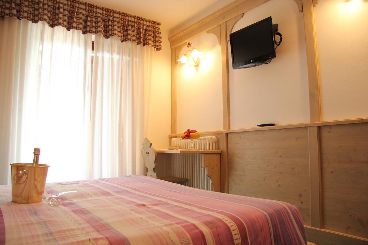 Hotel Lory ปินโซโล ภายนอก รูปภาพ