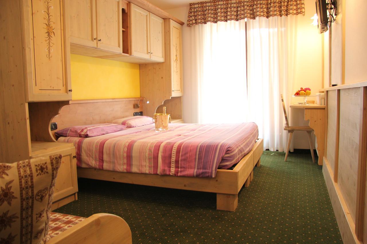 Hotel Lory ปินโซโล ภายนอก รูปภาพ